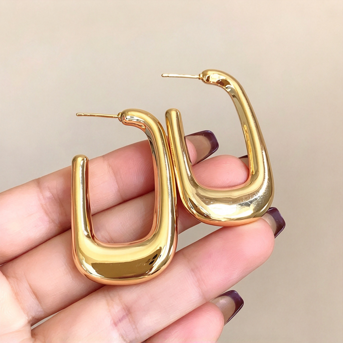 【グッズ】U字メタルフープピアス レディース 欧米風 ミニマル ボリューム感 シンプル 上品