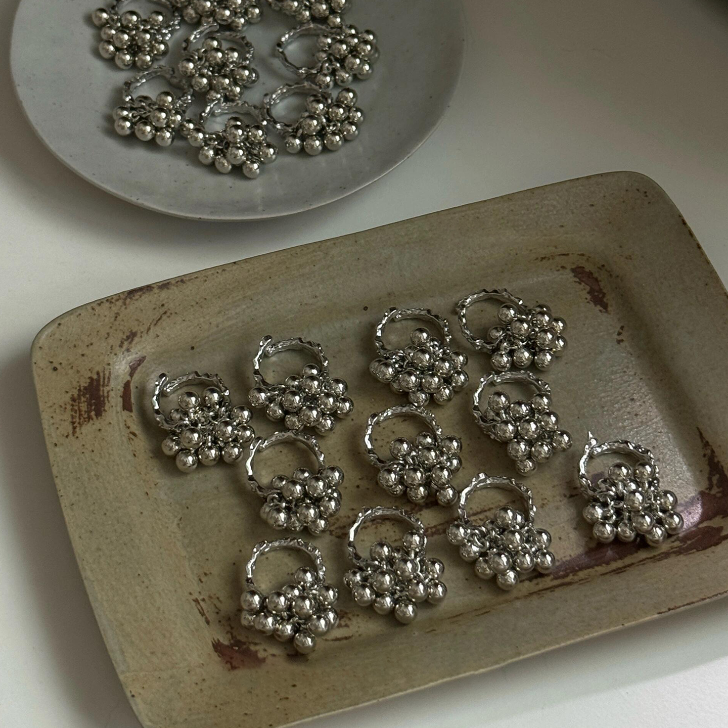 【グッズ】💍2個セット グレープモチーフリング 小ぶり 冷淡風 調節可能 リング