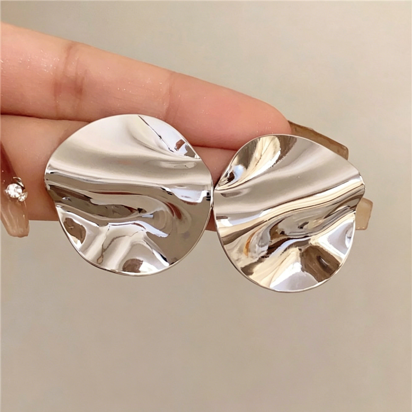 【グッズ】フレンチ風プリーツメタル ラウンドピアス 冷淡風 上品ミニマル 高級感 レディースピアス おしゃれアクセサリー
