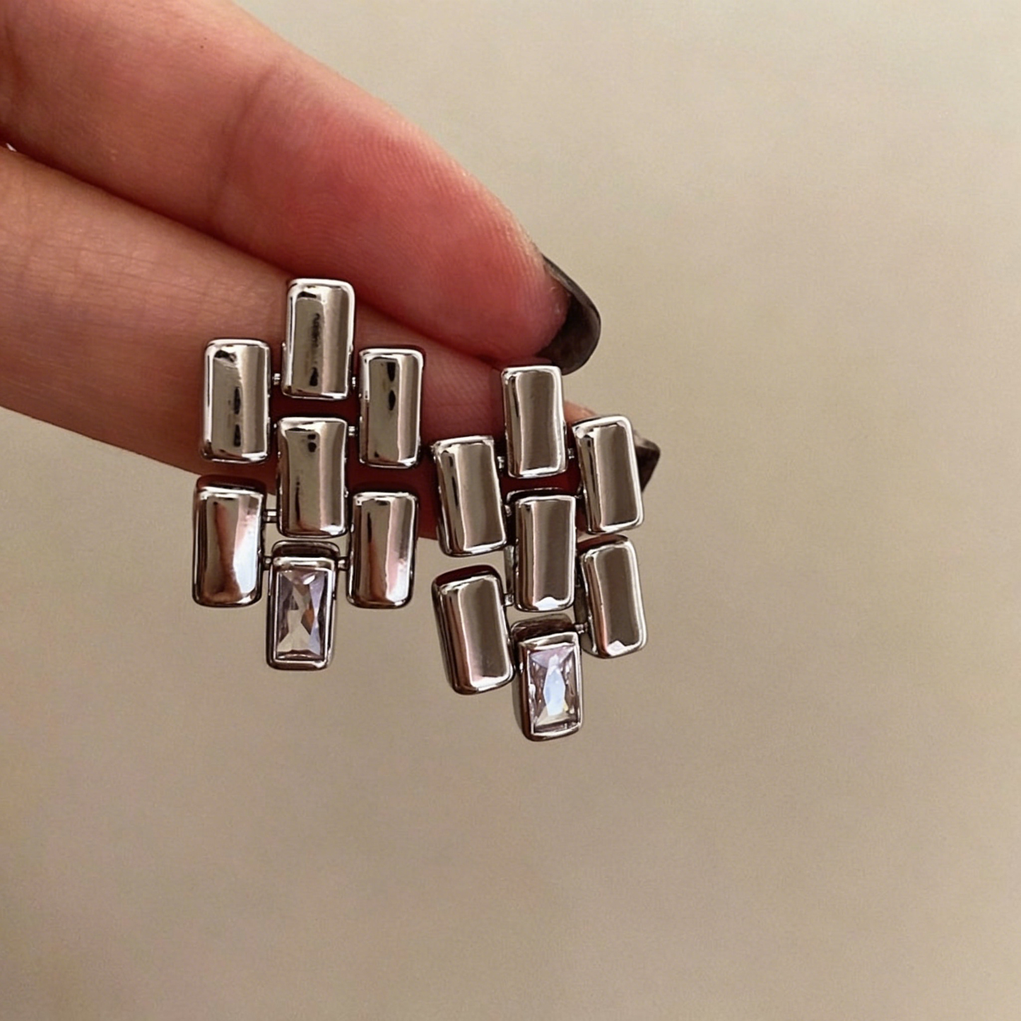 【グッズ】INSミニマル 冷淡風 フレンチレトロピアス 高級感 軽ラグジュアリー メタルピアス レディースアクセサリー