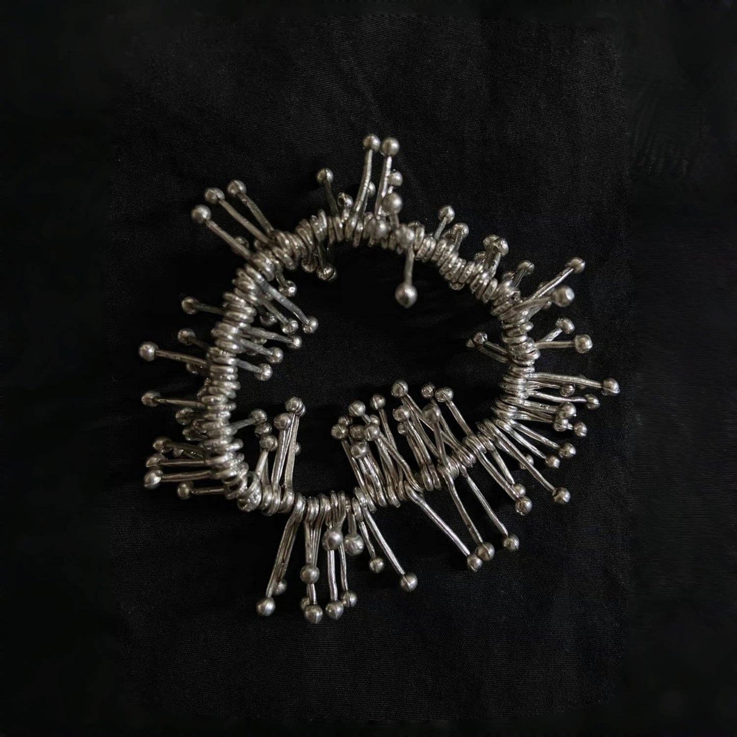 【🎁 B2G1|先行スタート!】【グッズ】男女兼用 メタル シック ゴム ブレスレット