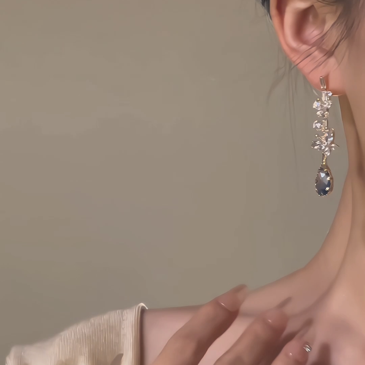 【グッズ】🦋「蝶の涙」新作 レディース ブルードロップ 蝶モチーフ ピアス ジルコニア 超輝き 上品見え おしゃれアクセサリー