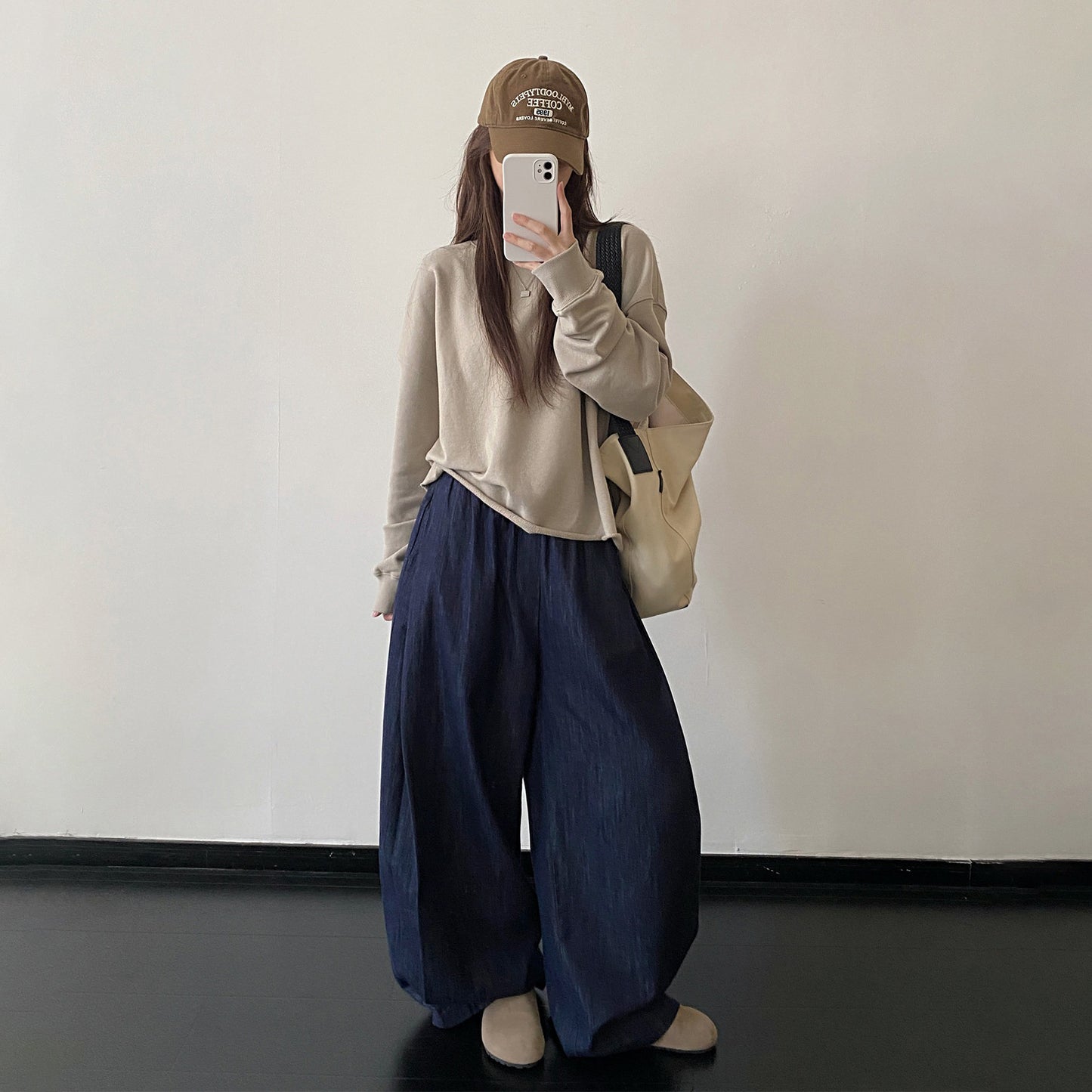 【トップス】ベーシック無地 クルーネックスウェット ショート丈 長袖 ゆったり 春秋 パーカー【FCシリーズ】