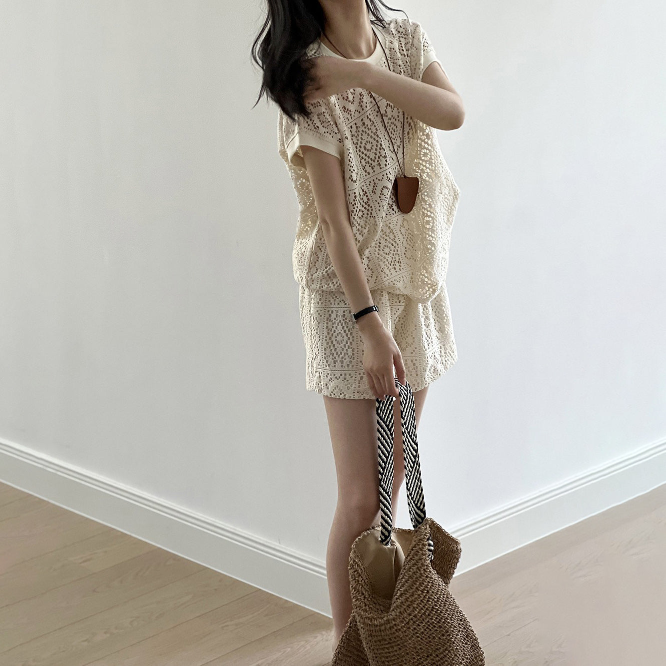 2点セット【セットアップ】カジュアルゆったりアイレット風 上下セットアップ 夏デザイン感あるクルーネックTシャツ+ハイウエストショートパンツ【JZシリーズ】