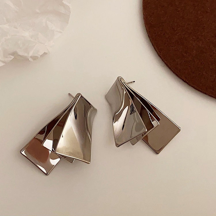 【🎁 B2G1|先行スタート!】【グッズ】 独特なデザイン おしゃれな ピアス クールな女性向けアクセ