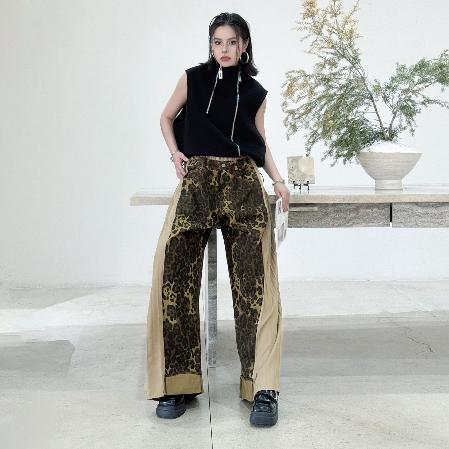 【ボトムス】春夏秋 個性派クール系 アメリカンストリート プリーツ入り ヒョウ柄 切り替えデニムパンツ【AHシリーズ】