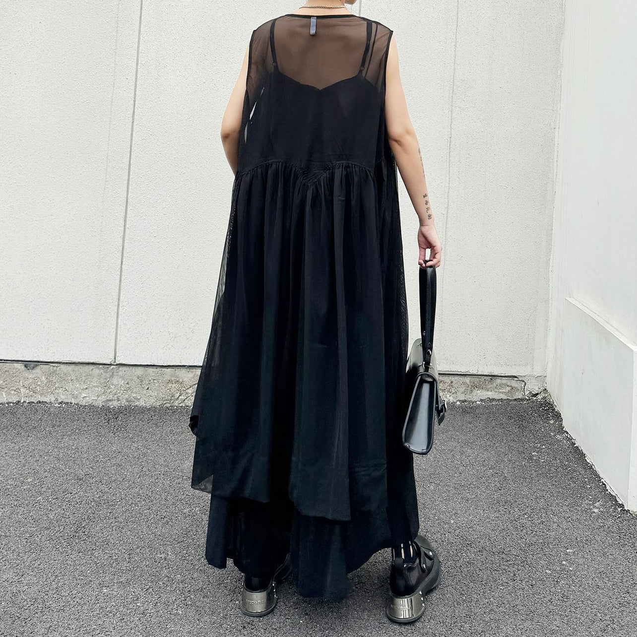 【ワンピース】夏 ダーク系 メッシュ素材 透け感 プリーツデザイン ノースリーブワンピース【AHシリーズ】