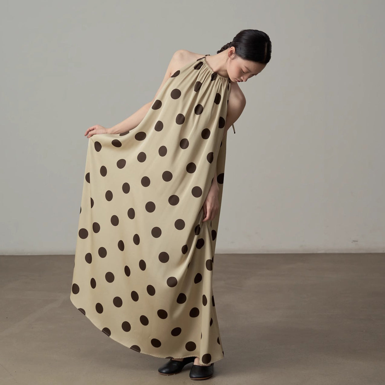 【ワンピース】レトロ リゾート風 ドット柄プリント ノースリーブワンピース レディース ゆったりスリム見え ミディ丈 ロングドレス【SHシリーズ】