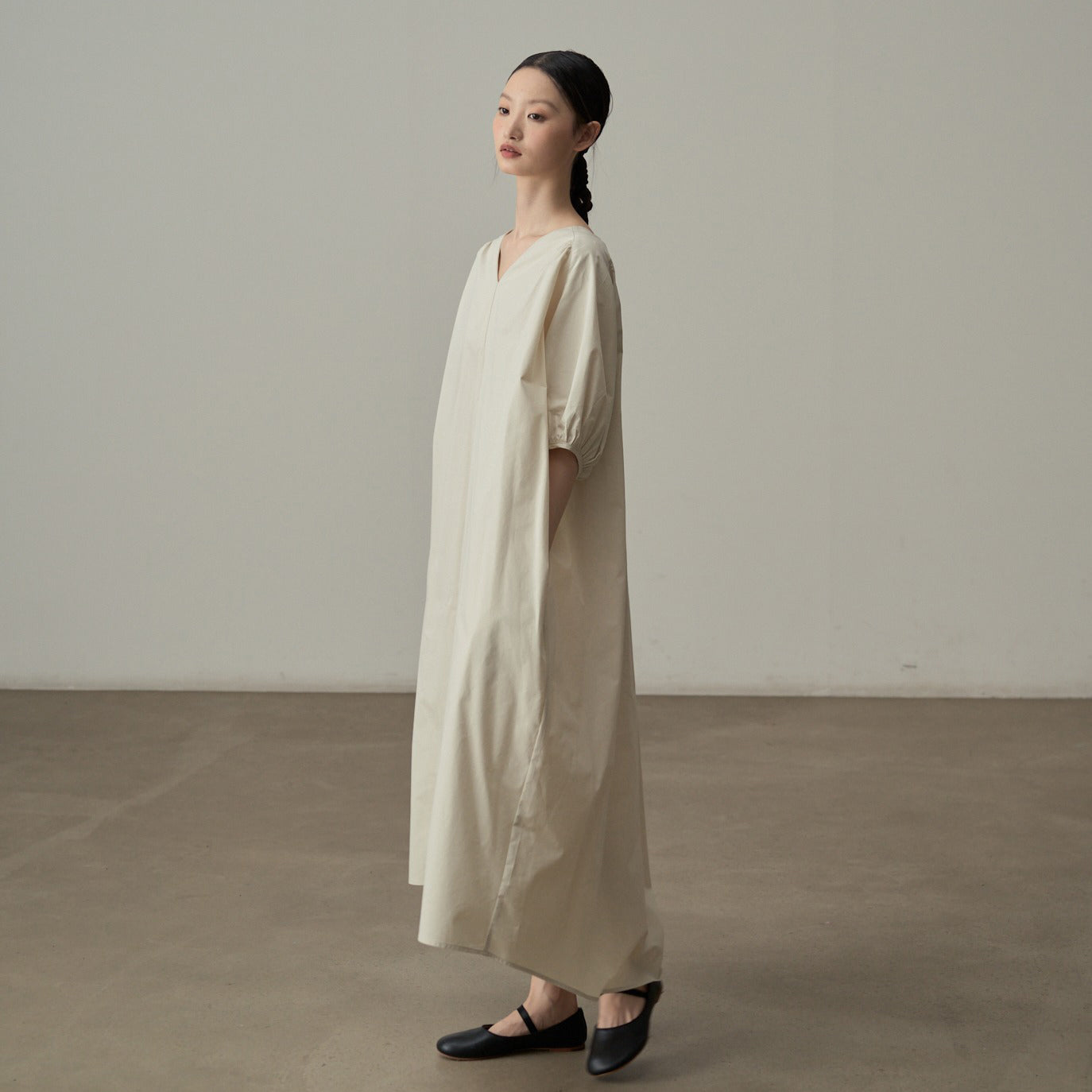 【ワンピース】夏新作 フランス風 Vネック パフ袖 無地ロングドレス 後ろ開き ゆったりシルエット 半袖ワンピース【JZシリーズ】