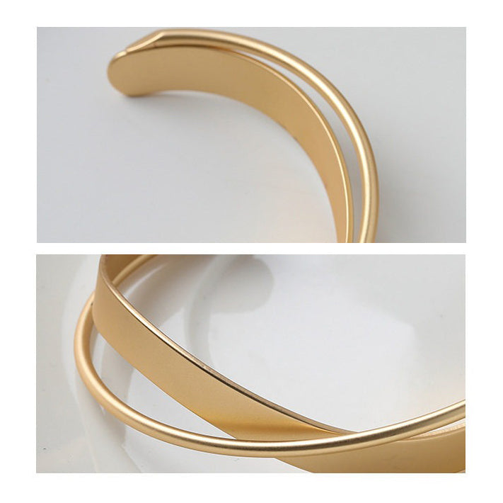 【グッズ】✨レディース 交差デザイン マットゴールド バングル オープンタイプ 韓国風 ミニマル レトロ調 おしゃれ 万能コーデ