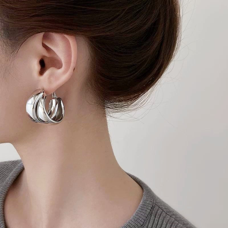【グッズ】ジオメトリックピアス レディース メタルアクセサリー 個性的デザイン 高見え フープイヤリング
