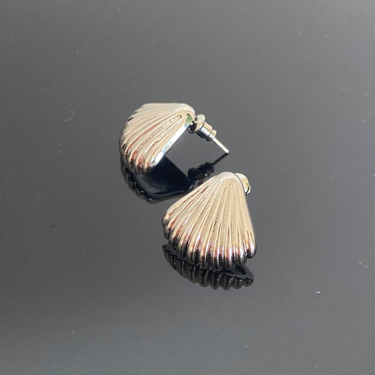 【🎁 B2G1|先行スタート!】【グッズ】貝殻 レトロ シンプル ピアス