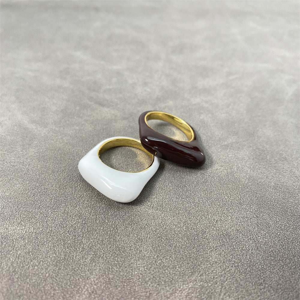 【グッズ】4カラー レトロスタイル 重ね付け 高級感 ヴィンテージ リング