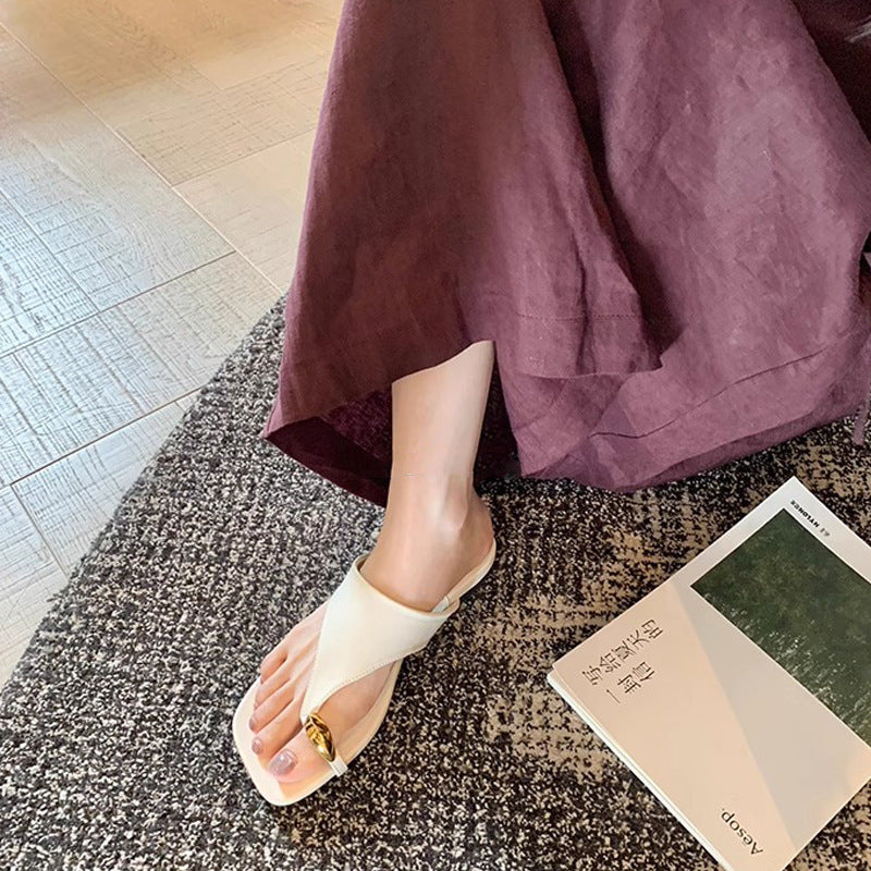 📈 注文殺到中【シューズ】おしゃれな メタルトゥカバー付き スクエアトウ フラットサンダル