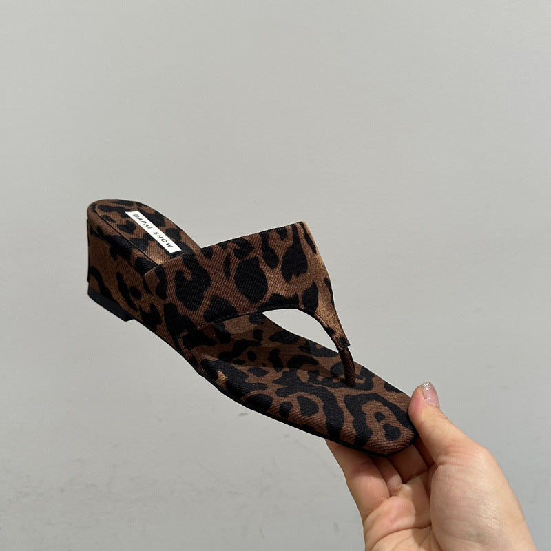 【シューズ】フレンチ厚底トングサンダル ヒョウ柄 夏スカート対応 ウェッジヒール