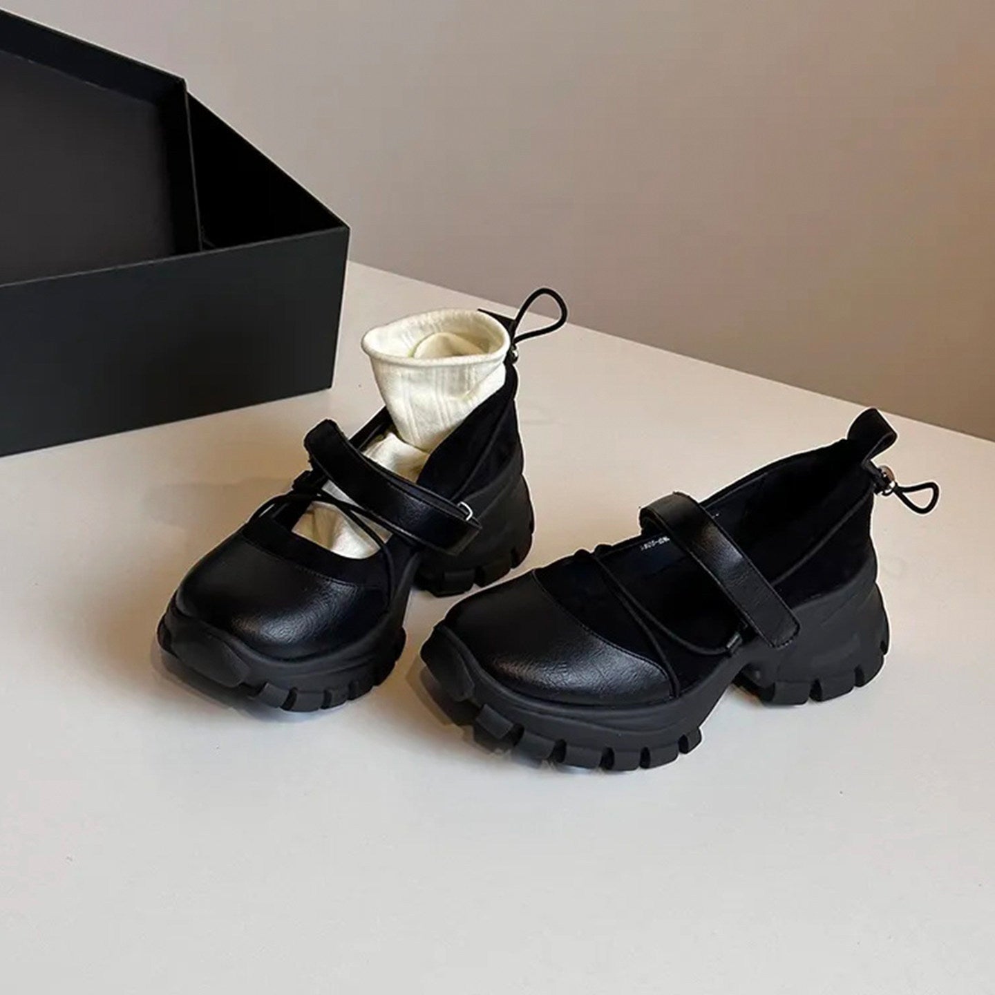 【シューズ】マジックテープ ヴィンテージ 厚底 バレエ風 シンプルシューズ 新作 インソールヒール スポーツ マリージェーンシューズ パンプス お靴