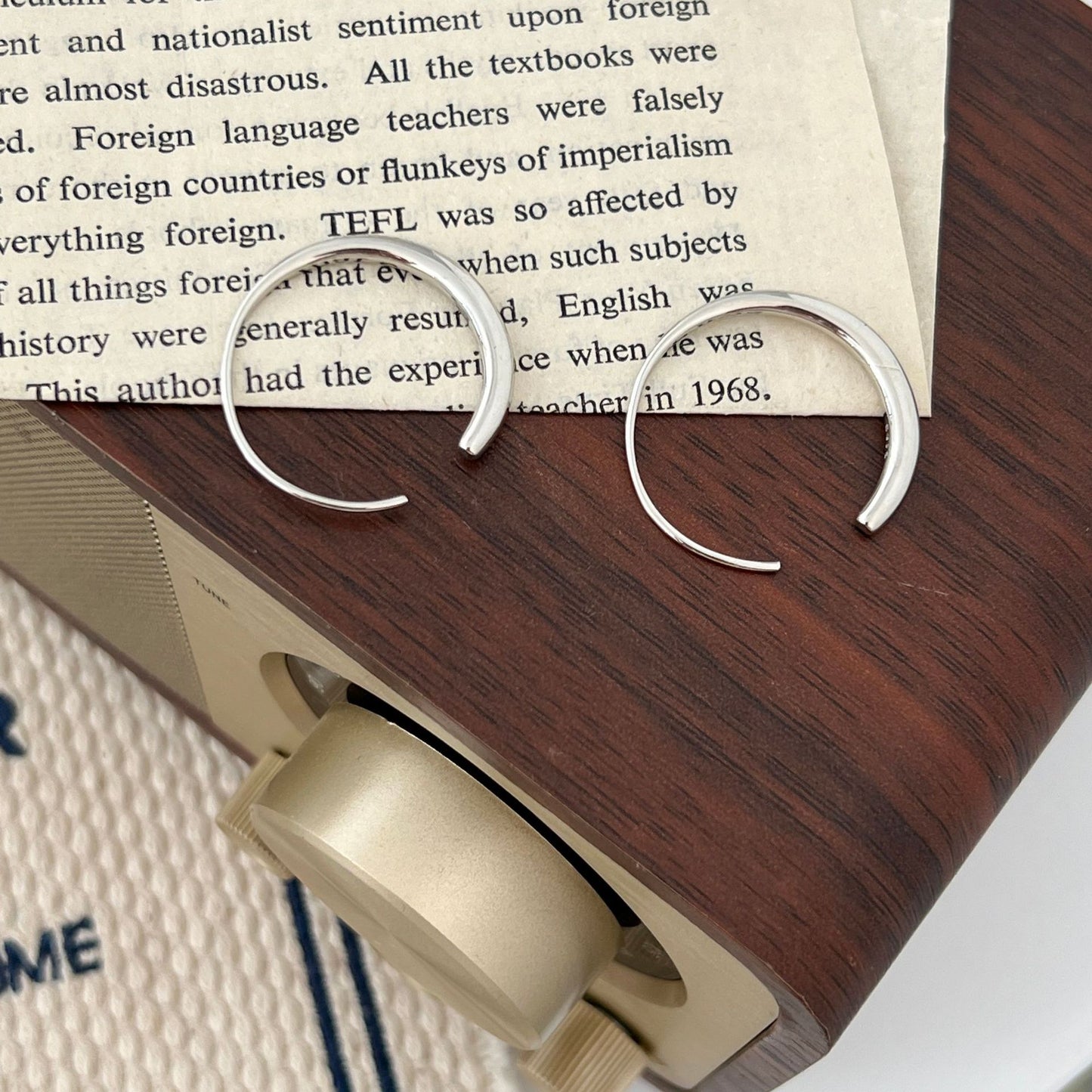 【🎁 B2G1|先行スタート!】【グッズ】純銀製 ハーフサークル フープピアス 高級感&重厚感