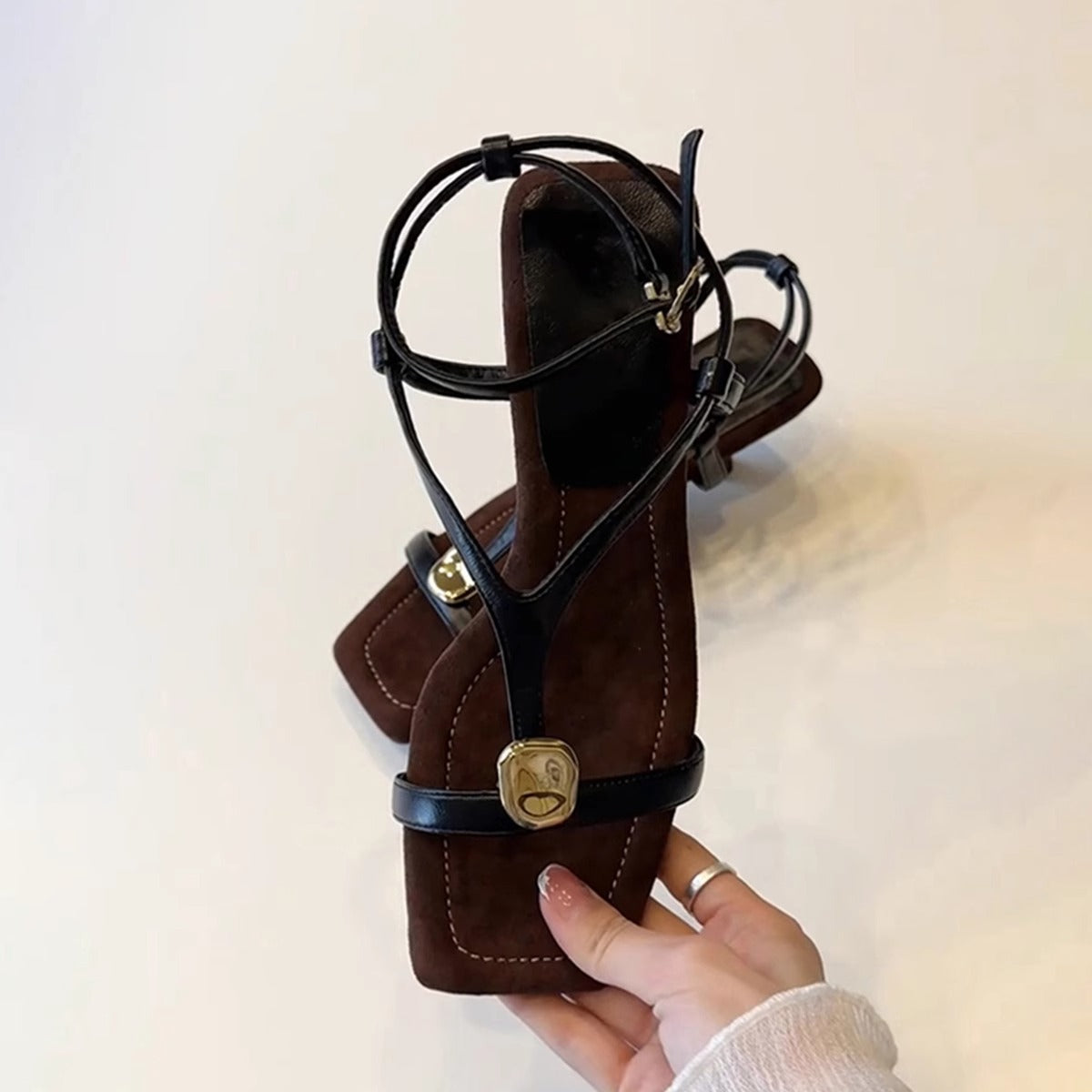 【シューズ】フレンチヴィンテージ ローマサンダル メタルストラップ スクエアトゥヒールサンダル