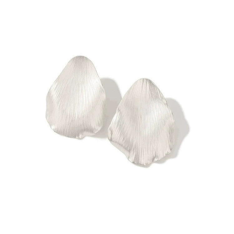 【🎁 B2G1|先行スタート!】【グッズ】新作 シルバーつや消し花びらピアス マット質感・クール系フラワーイヤリング