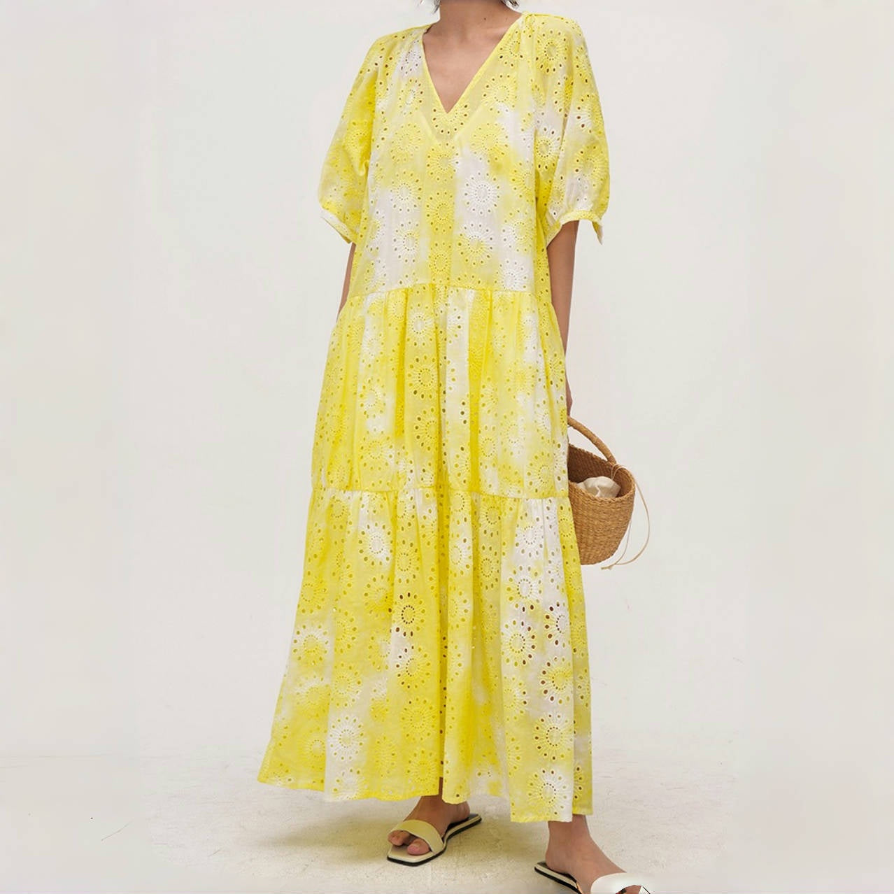 【ワンピース】【15～18日内発送】夏 Vネック 刺繍 透かし彫り 半袖 ワンピース 【JZシリーズ】