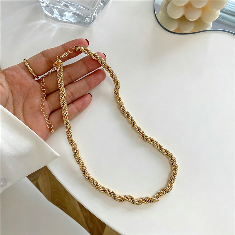扭結金屬短項鍊｜簡約百搭鎖骨鏈飾品