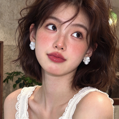 【グッズ】フレンチ風立体フラワーピアス レディース マットシルバー パール 花モチーフ 華やか