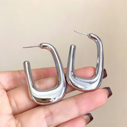 【グッズ】U字メタルフープピアス レディース 欧米風 ミニマル ボリューム感 シンプル 上品
