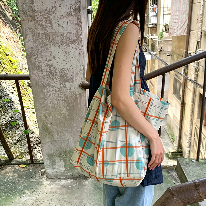 【バッグ】韓国風 チェック柄ショルダーバッグ レディース 大容量 手提げ 肩掛け 布バッグ 夏コーデ