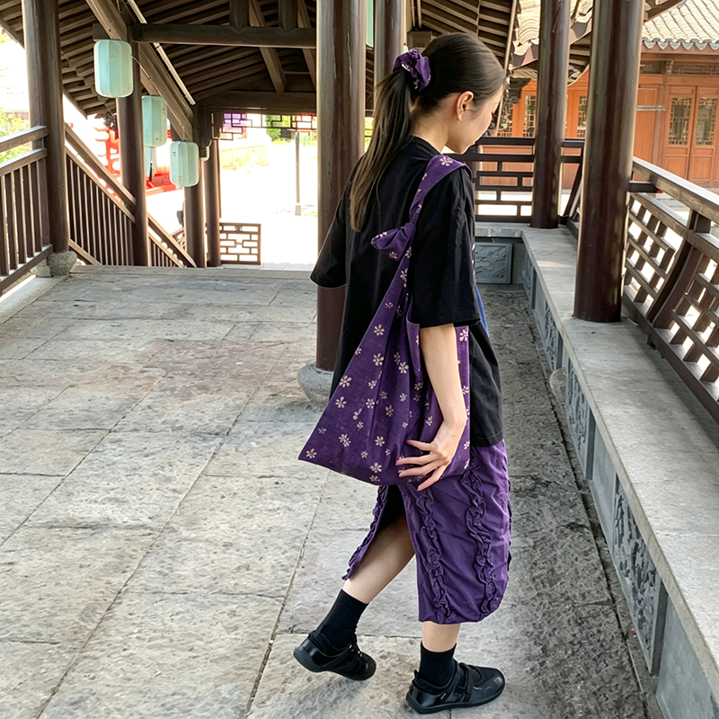【バッグ】大人可愛い 花柄ショルダーバッグ レディース くすみカラー 布バッグ 軽量 旅行 お出かけバッグ