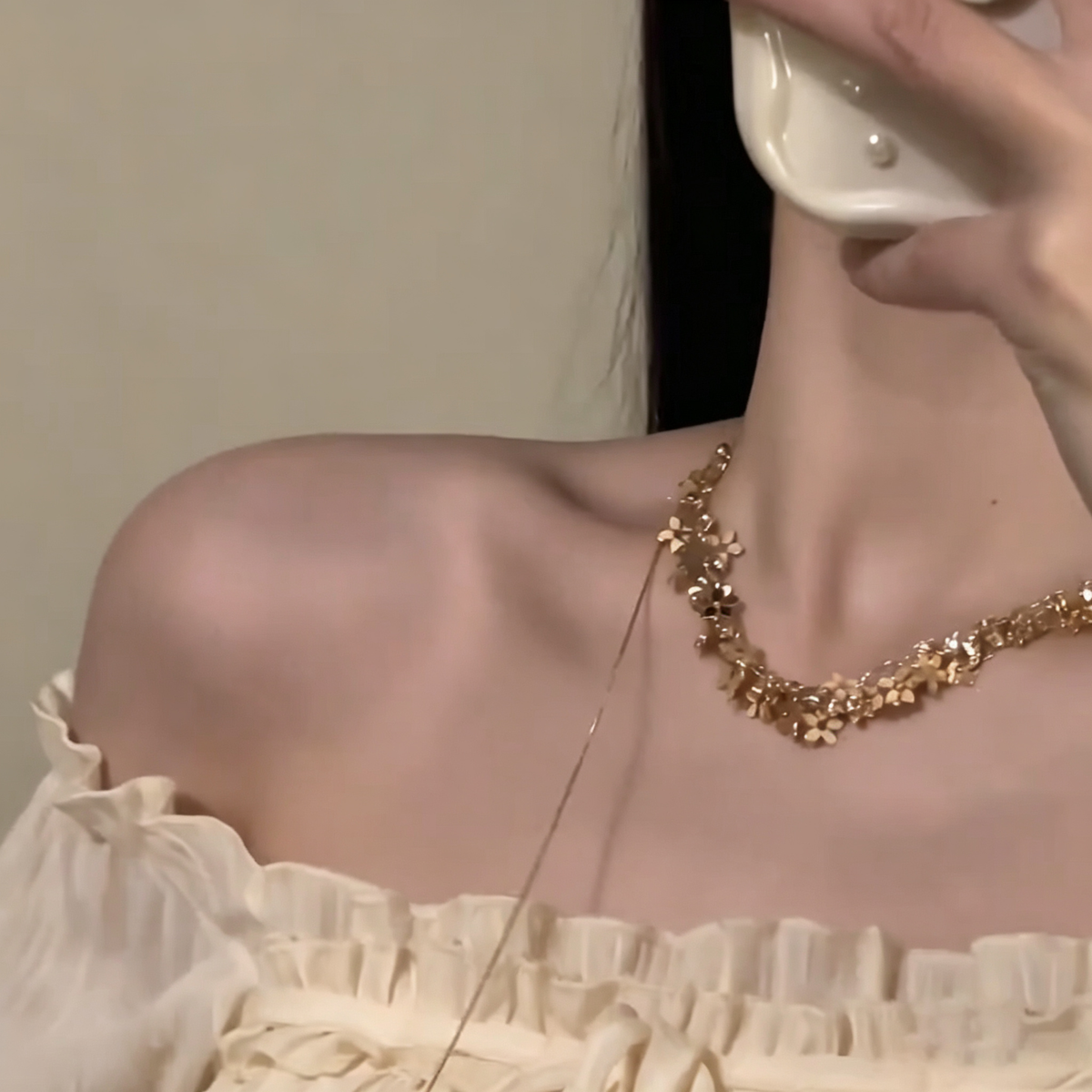 【グッズ】花モチーフネックレス レディース ゴールドカラー 大人上品 個性派 ショートネックレス