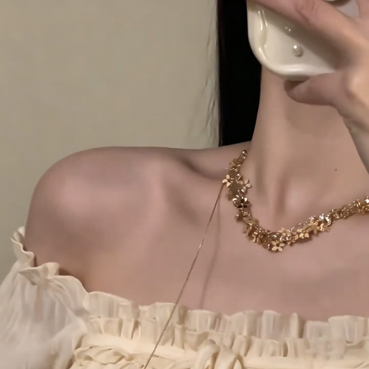 【グッズ】花モチーフネックレス レディース ゴールドカラー 大人上品 個性派 ショートネックレス