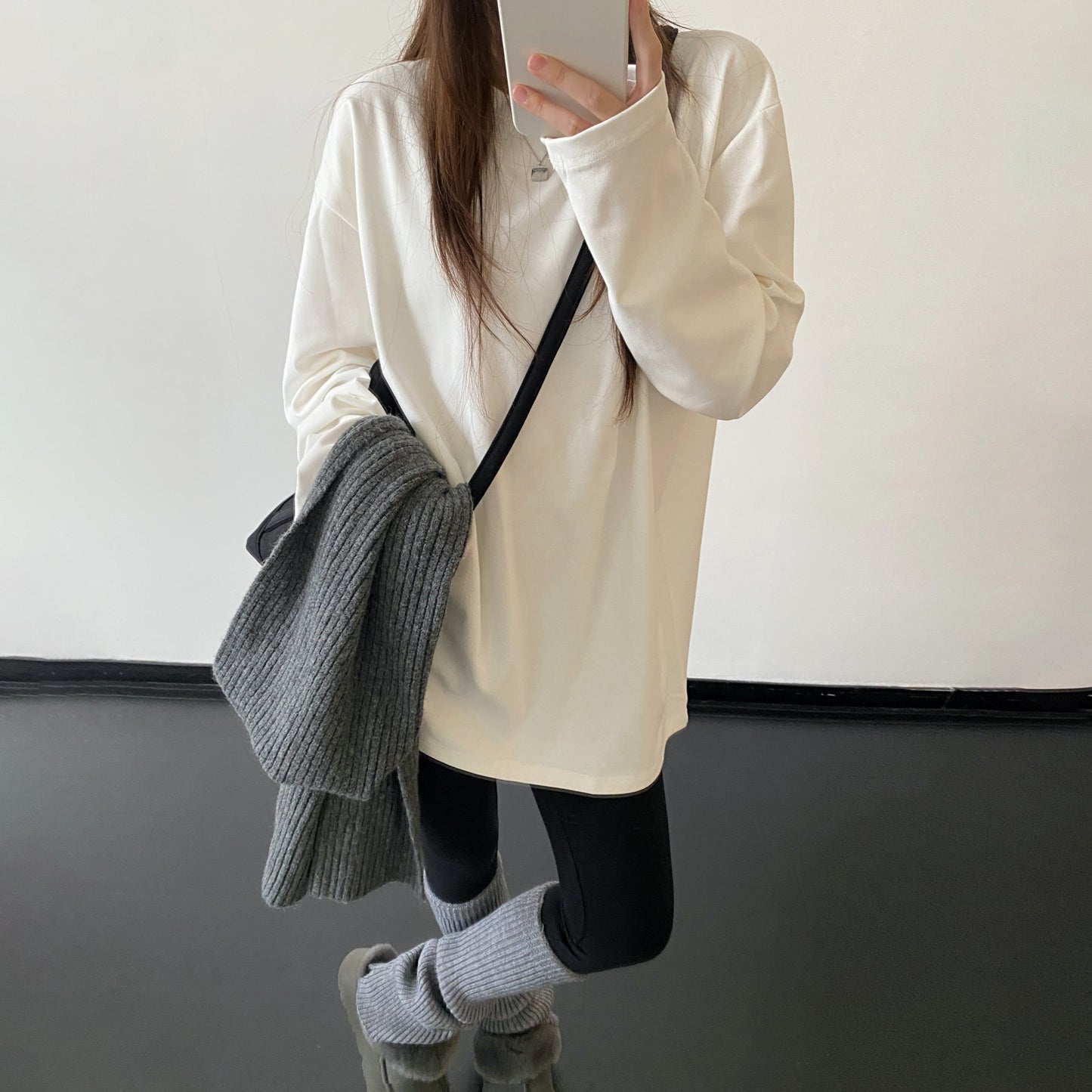 【トップス】ミニマル 無地 長袖 Tシャツ ゆったり レディース 秋冬 丸首 インナー 重ね着用【FCシリーズ】