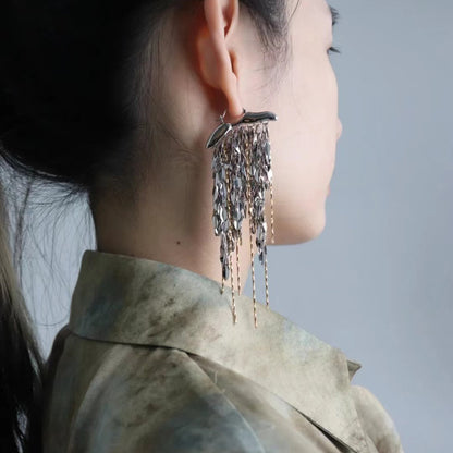 【グッズ】フリンジリーフ 大ぶりイヤリング レディース 個性派 小众デザイン 高級感 おしゃれ ピアス