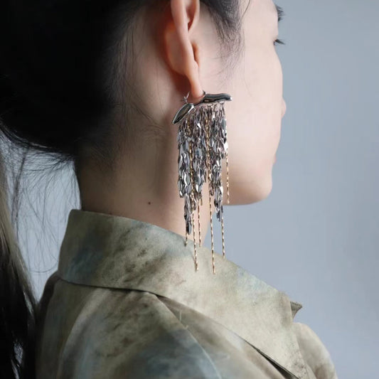 【グッズ】フリンジリーフ 大ぶりイヤリング レディース 個性派 小众デザイン 高級感 おしゃれ ピアス