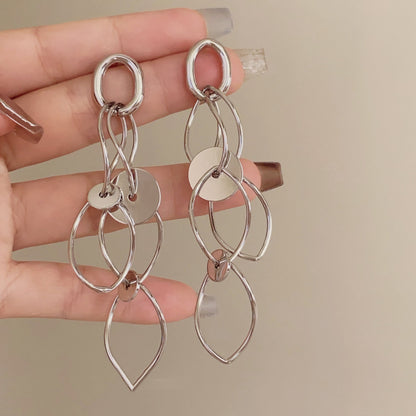 【🎁 B2G1｜先行スタート！】【グッズ】フレンチレトロ透かし彫りピアス/イヤリング 冷淡系で高見え 小顔効果抜群の個性派アクセ