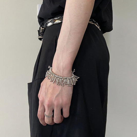 【🎁 B2G1｜先行スタート！】【グッズ】ユニセックス 中性デザイン 不規則ロング＆ショートタッセル ヴィンテージ調メタル ゴムブレスレット