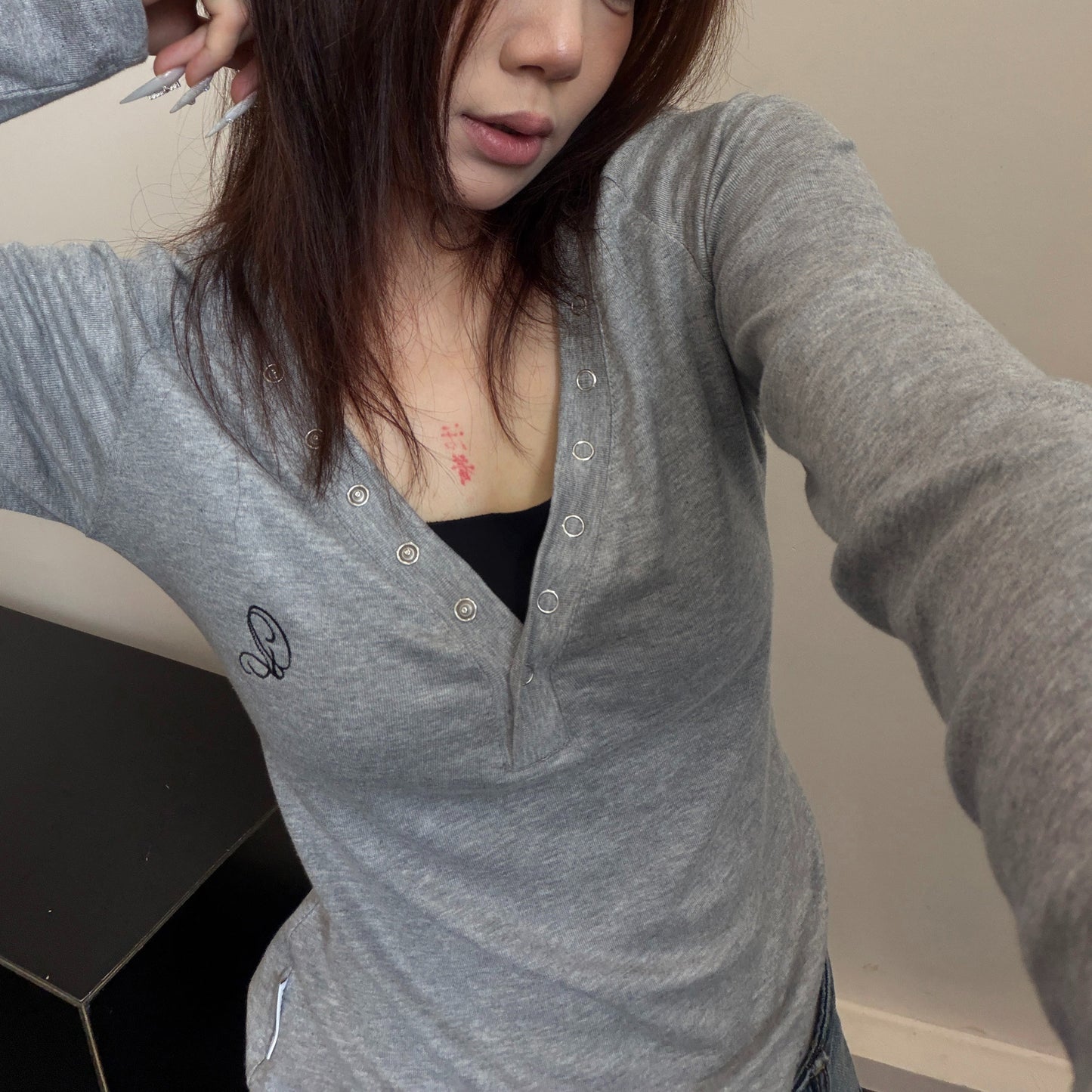 【トップス】韓国風フィットロンT レディース ストレッチ Vネック カットソー 秋冬インナー 長袖Tシャツ【FCシリーズ】