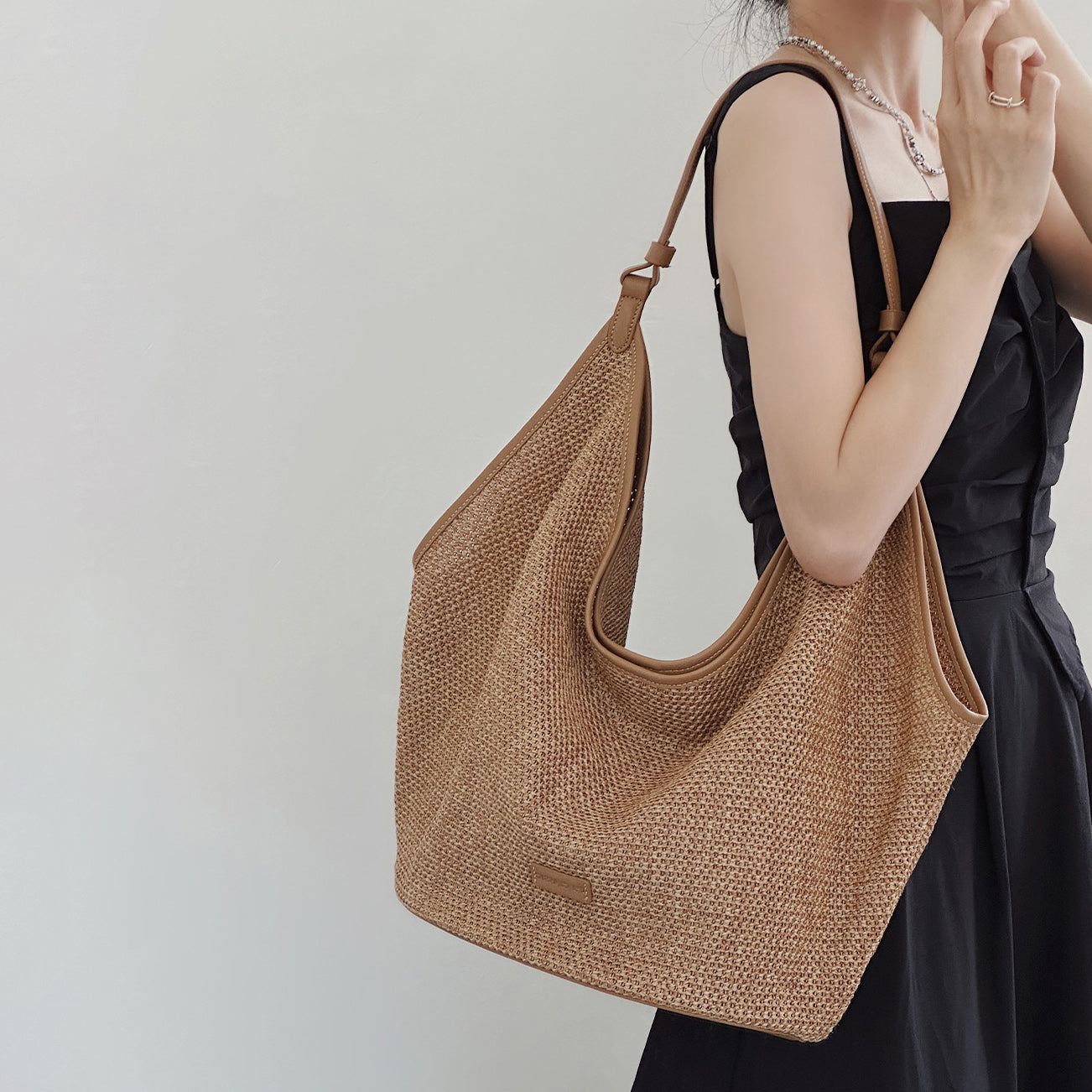 【バッグ】夏 編みバッグ 大容量 リゾート風 トートバッグ 通勤にも使える ショルダーバッグ