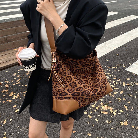 【グッズ】レオパードトート 大容量×高級感 2026 韓国風 お洒落 ショルダーバッグ