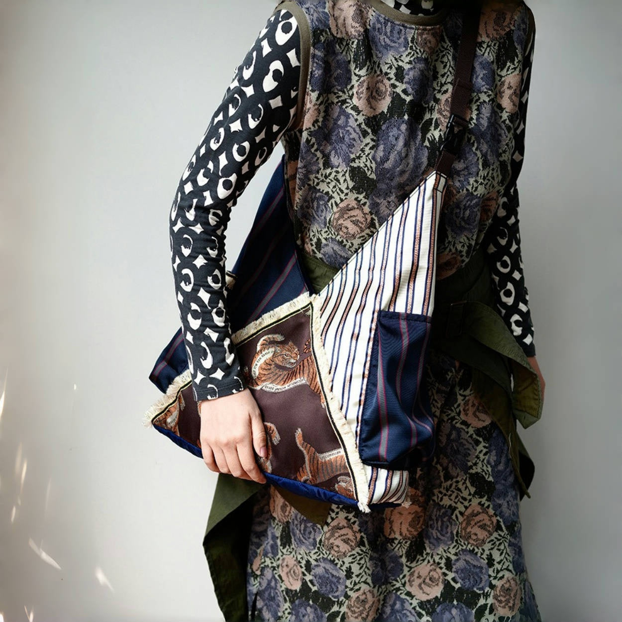 【バッグ】春 秋 夏 冬 ネオ中華風 大容量 斜めがけバッグ  【SHシリーズ】