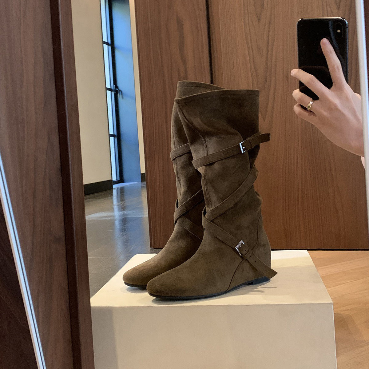 【シューズ】🖤6cmスタイルアップ！柔らかくて履きやすい✨韓国風ベルト付きミドルブーツ レディース 秋冬新作