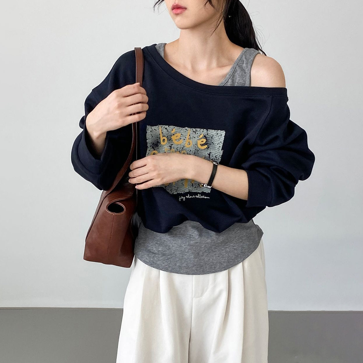 【トップス】韓国風 デザイン スウェット レディース ワンショルダー フェイクレイヤード プリント ゆったり カジュアル 着回し【JZシリーズ】