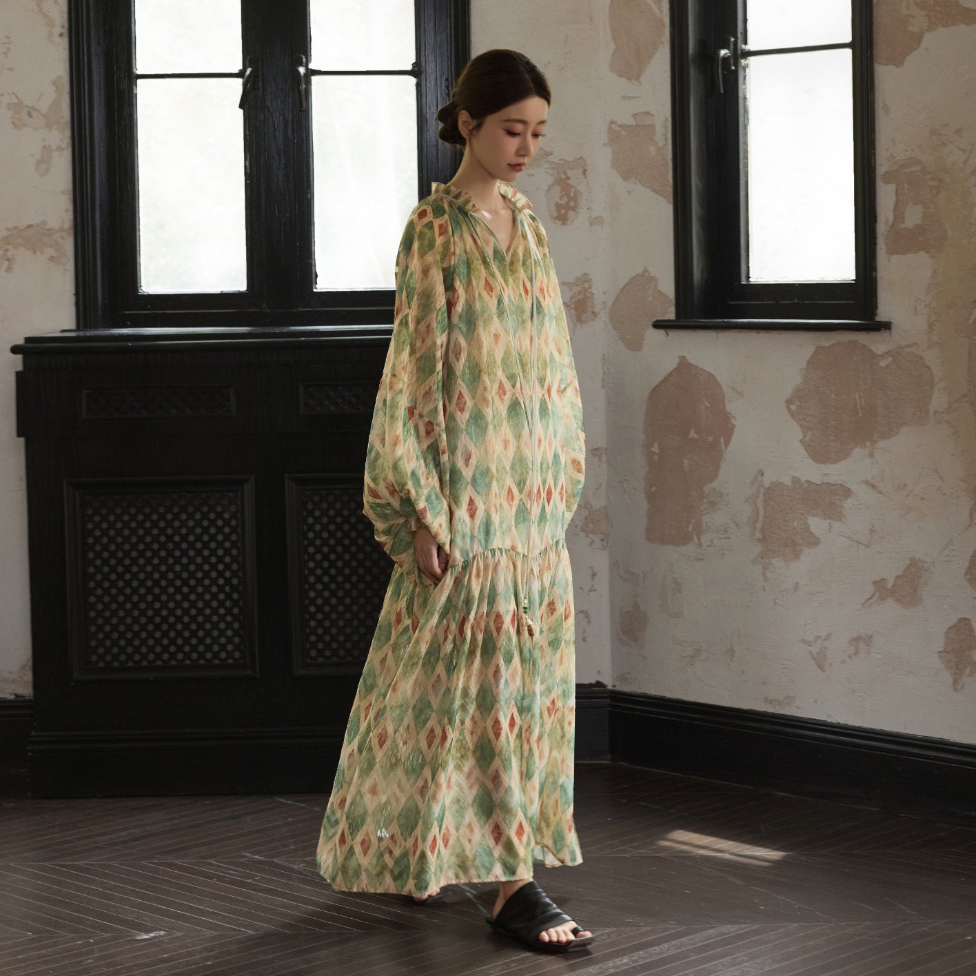 【ワンピース】【30-35日内発送】フレンチ レトロ プリント パフスリーブワンピース ゆったり Vネック 長袖ワンピース【SHシリーズ】