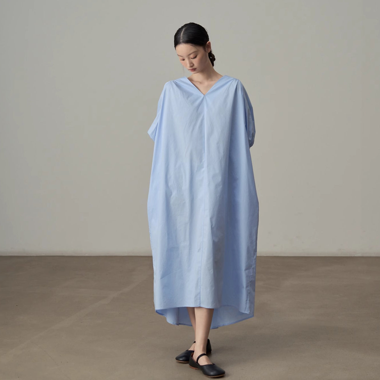 【ワンピース】夏新作 フランス風 Vネック パフ袖 無地ロングドレス 後ろ開き ゆったりシルエット 半袖ワンピース【JZシリーズ】