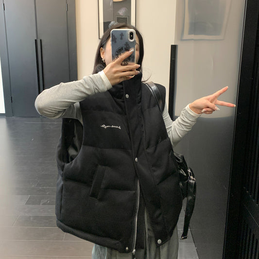 【トップス】ミニマルデザイン 刺繍中綿ベスト レディース 厚手で上品な雰囲気【FCシリーズ】