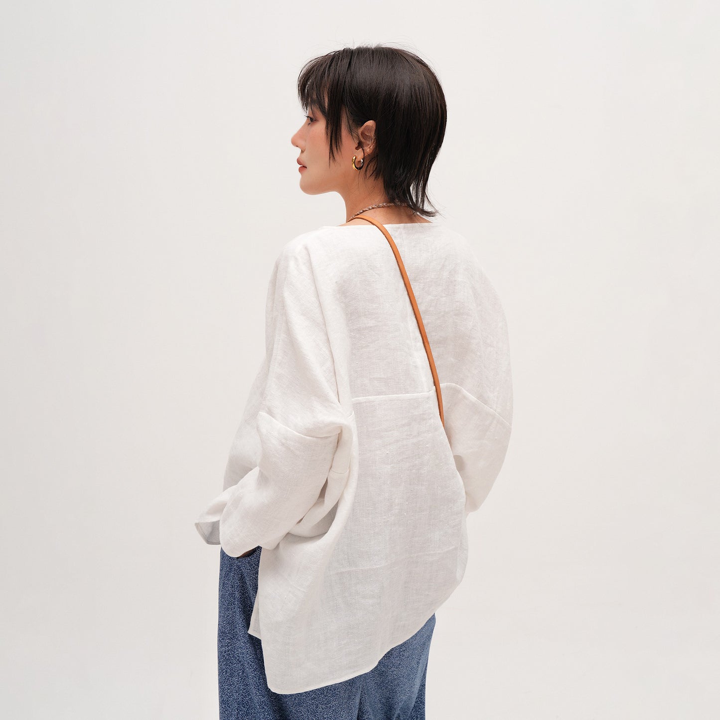 【トップス】天然高密度リネン ゆったりシルエット プルオーバーシャツ 夏用 薄手 大きいサイズ 長袖ブラウス【JZシリーズ】