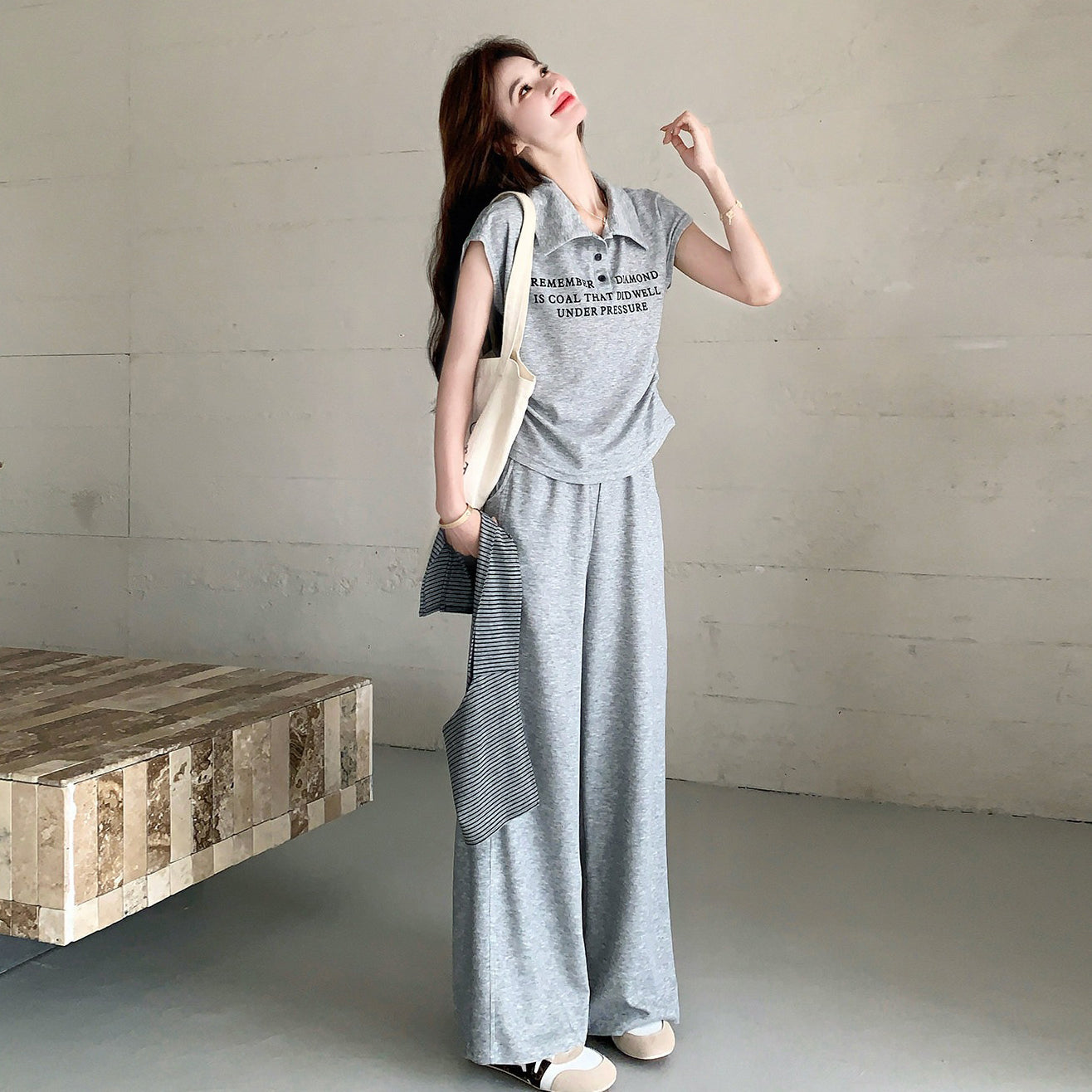 2点セット！【セットアップ】韓国系 グレー ストライプ Tシャツ × ワイドパンツ 夏新作 カジュアル ゆったり 動きやすい 上下セット レディース【JZシリーズ】