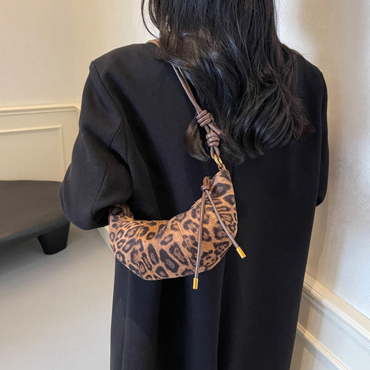 選べる5色【バッグ】レオパード柄マイクロバッグ 牛角型ショルダー＆斜め掛けOK