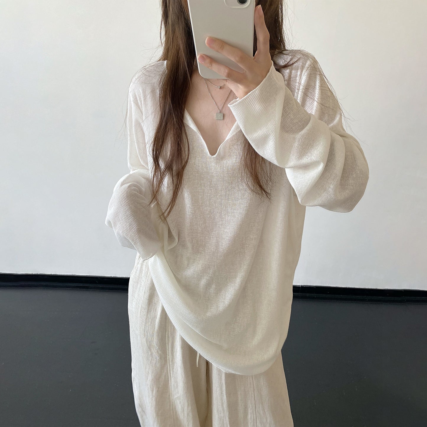 【トップス】Vネックリネン風ビッグTシャツ レディース ゆったり 長袖 UV対策 ミニマルコーデ【FCシリーズ】