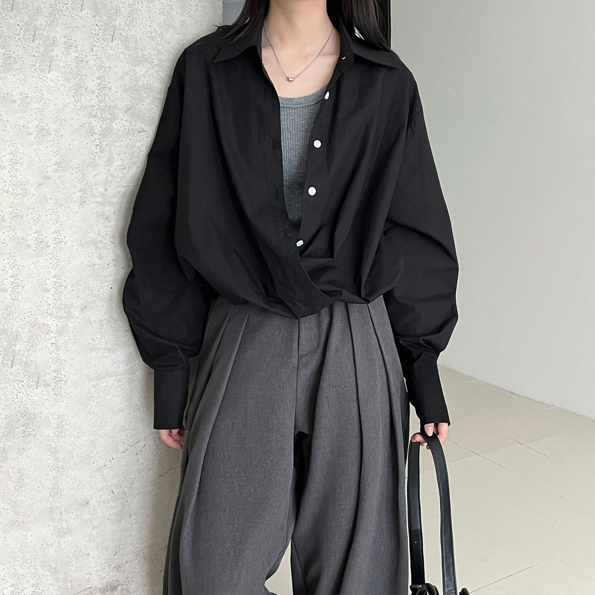 【トップス】韓国風 高品質 Vネック レイヤードシャツ レディース 秋 ゆるカジュアル デザイン感 裾ウエストマーク ブラウス【SNシリーズ】